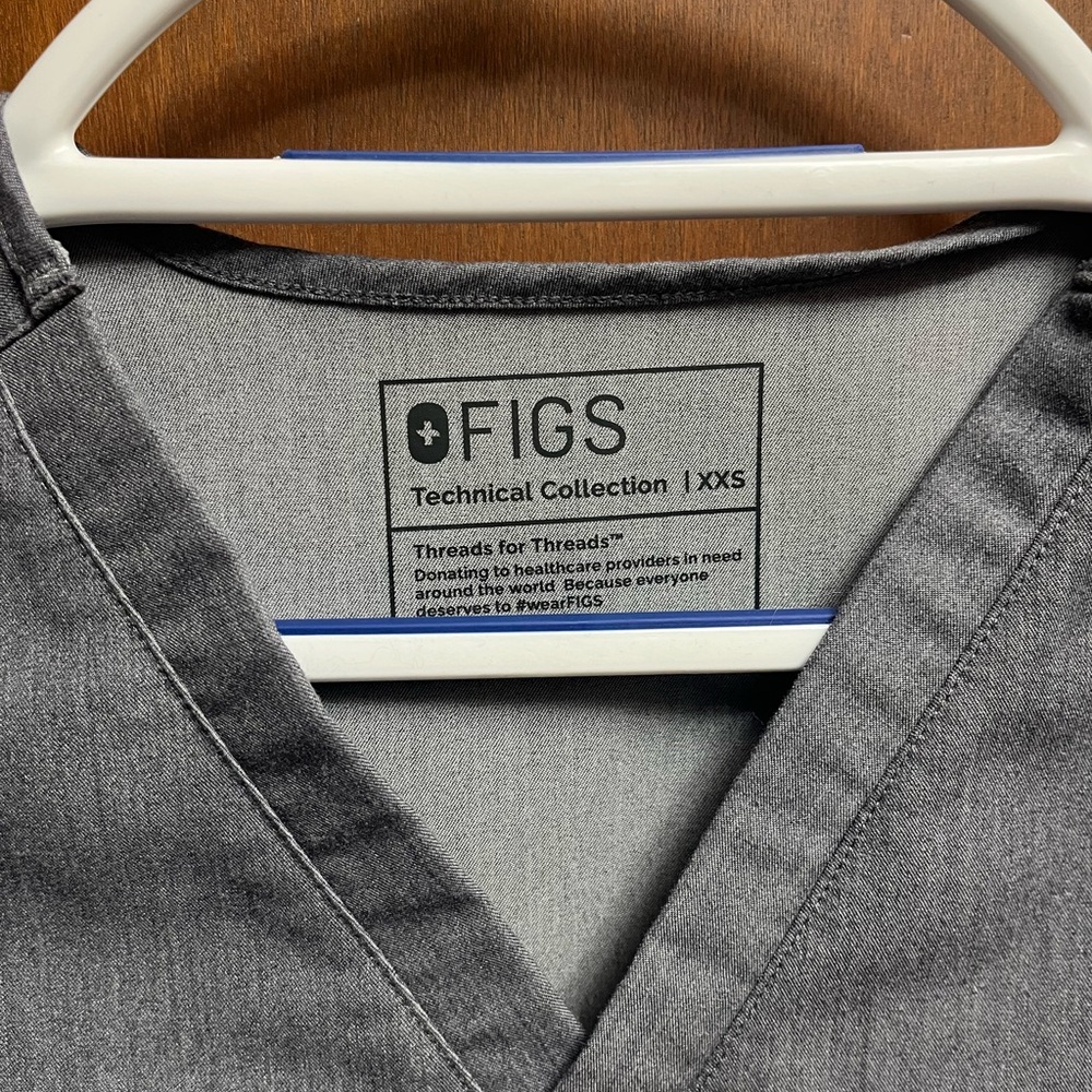 FIGS Scrub Set - Picture 2 of 5